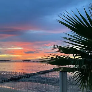  Appartement Pieds Dans L'eau Vue Mer Acces Plage Et Piscine